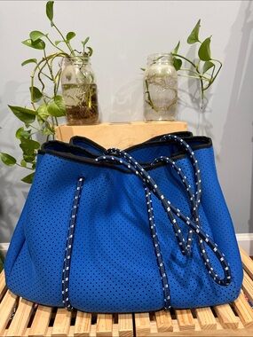 Blue Neoprene Beach Tote Bag Matching Zip Pouch Rope Handles